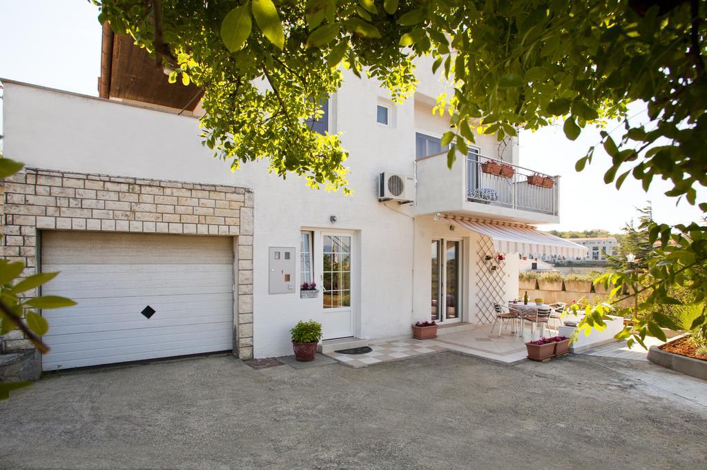 Apartments Marija Vrbnik Exterior photo