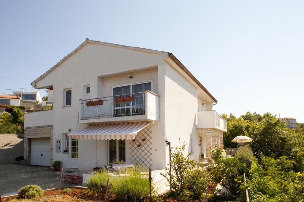 Apartments Marija Vrbnik Exterior photo