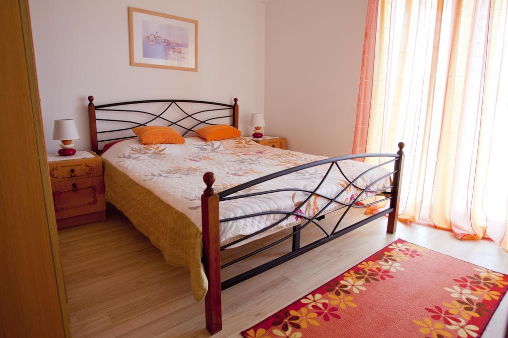 Apartments Marija Vrbnik Exterior photo